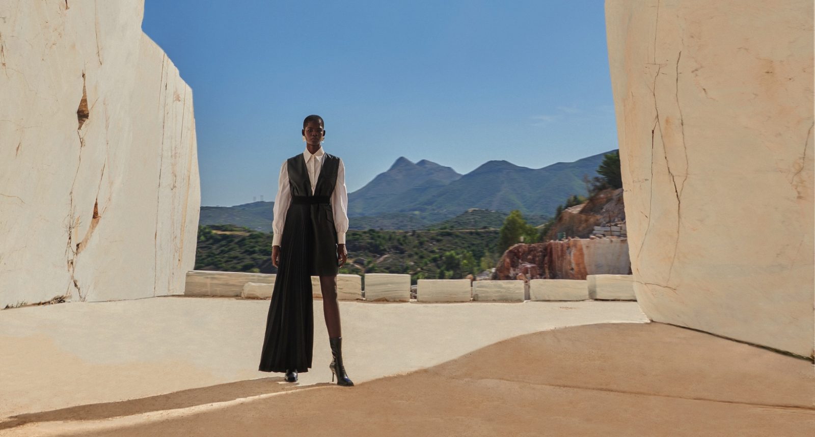 Harper’s Bazaar GR | December 20